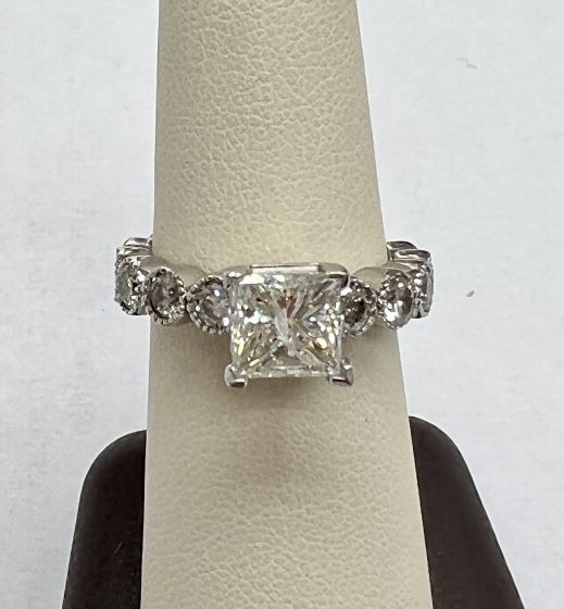 2.40cts Princess and 0.15cts Round Diamond side stone Ring in 14K white Gold